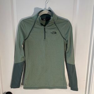 North Face 1/4 zip pullover. Women’s size XS.